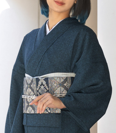 名古屋帯 丸文に織柄 菱形の地模様 素敵なデザイン 開き名古屋 AO-4708 リサイクル名古屋帯 九寸名古屋帯 織物 開き仕立て 絹 赤 御所車