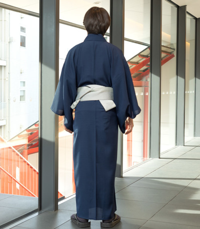 紺無地に刺繍の振袖／標準サイズ | 宅配着物レンタルの京都かし