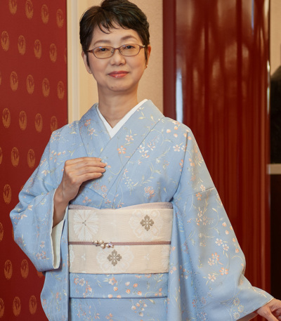 c-957　付下げ　小鳥に草花文様　単衣　刺繍　一ツ紋　重ね衿　居敷当て付き　★ お仕立付き・袷】都粋オリジナル東レシルジェリーおめかし小紋（花